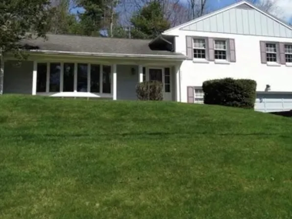 2437 Rhonda Dr, Vestal, NY 13850
