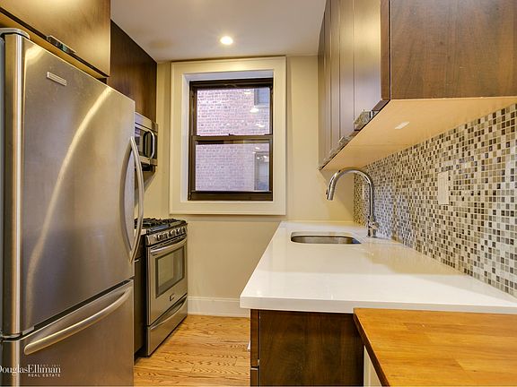 5th image of 13235 Sanford Ave APT 216