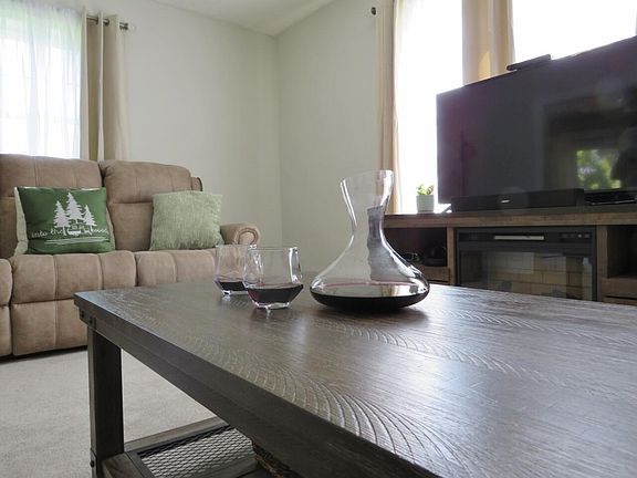 4th image of 304 W Easterday Ave