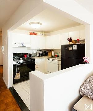3rd image of 222 W 14th St APT 12D