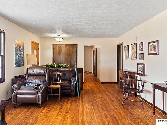 5th image of 2803 S 105th Ave