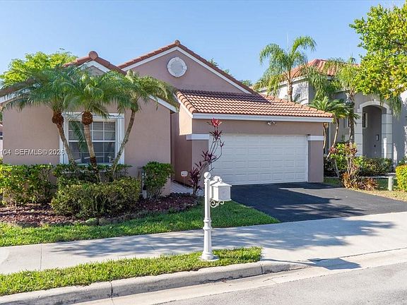 3rd image of 354 Bermuda Springs Dr