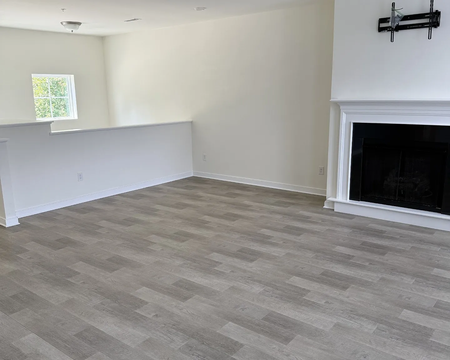 3 bed, 2.0 bath, 1841 sqft, $2,800 — Photo 2