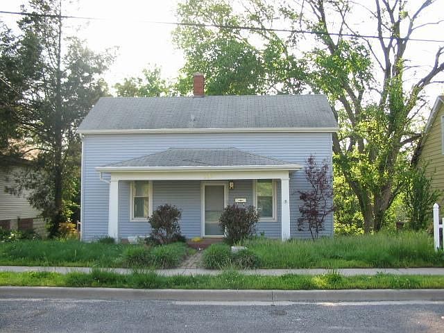 Front of House, sorry grass is too tall