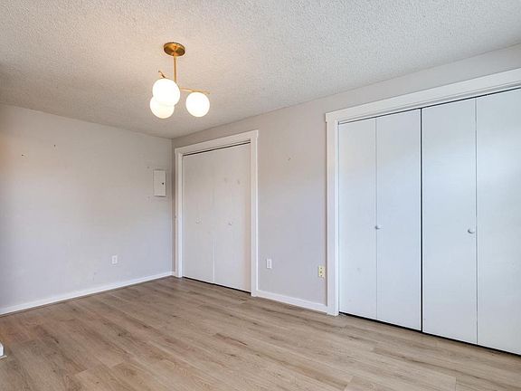 5th image of 102 S Hawksbill St