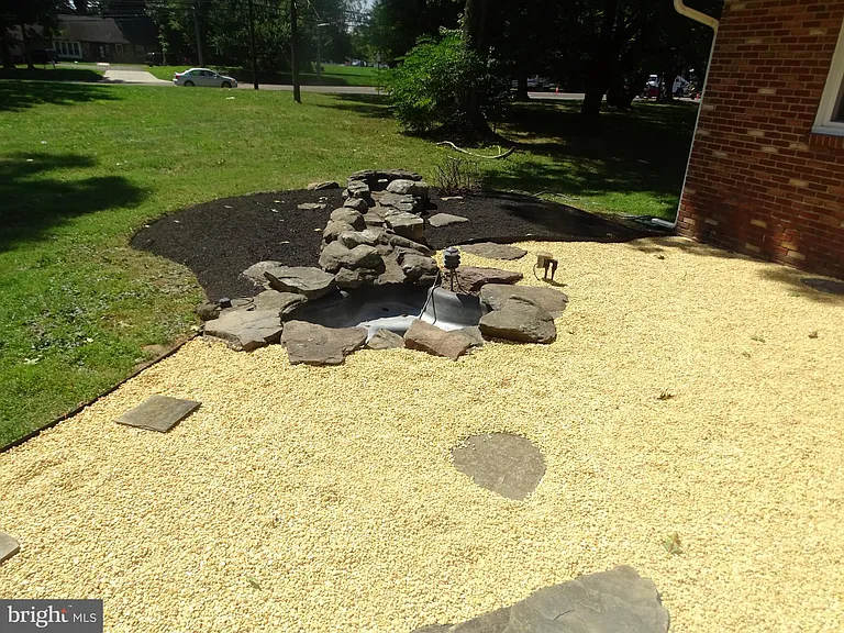 449 E Street Rd — Photo 3