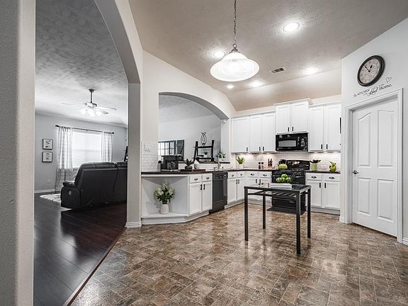 4th image of 10518 Whisper Bluff Dr