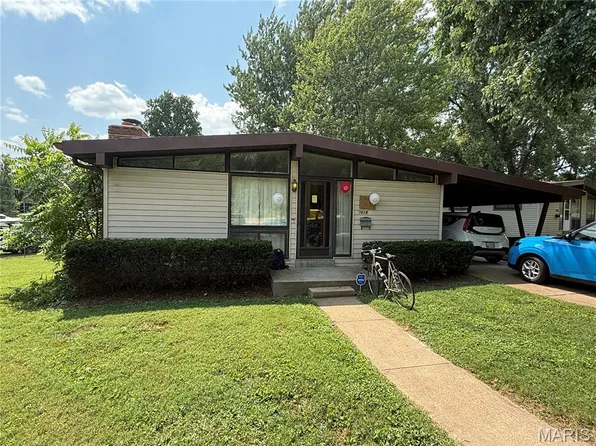 7018 Berkridge Dr, Hazelwood, MO 63042