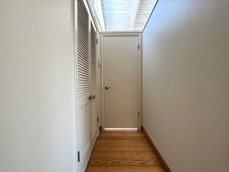 653 Bayview Dr — Photo 36