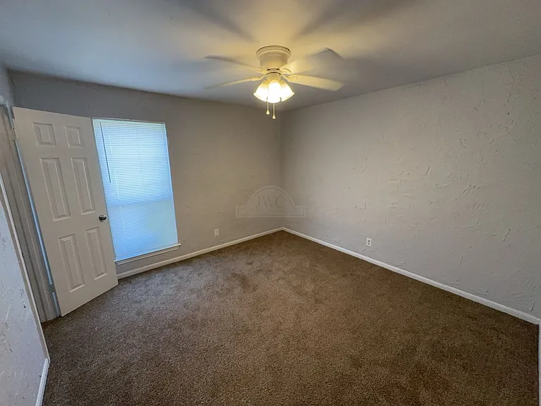 1704 Big Bend Dr — Photo 14