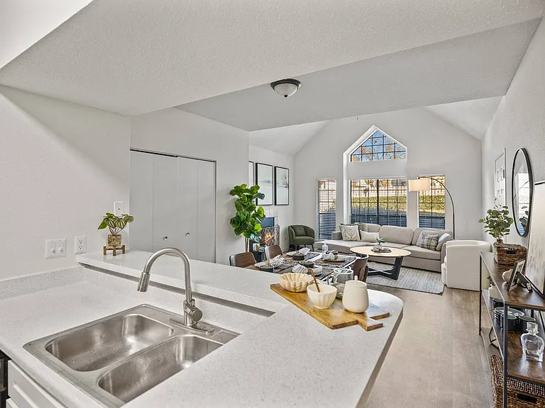 Oak City Apartments — Photo 20