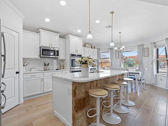 4th image of 5341 Othello Dr