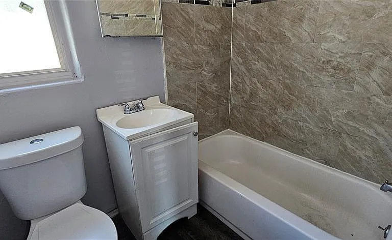 424 N Charles St #7 — Photo 3