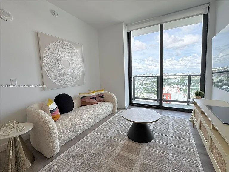 1642 NE 1st Ave #2303 — Photo 7