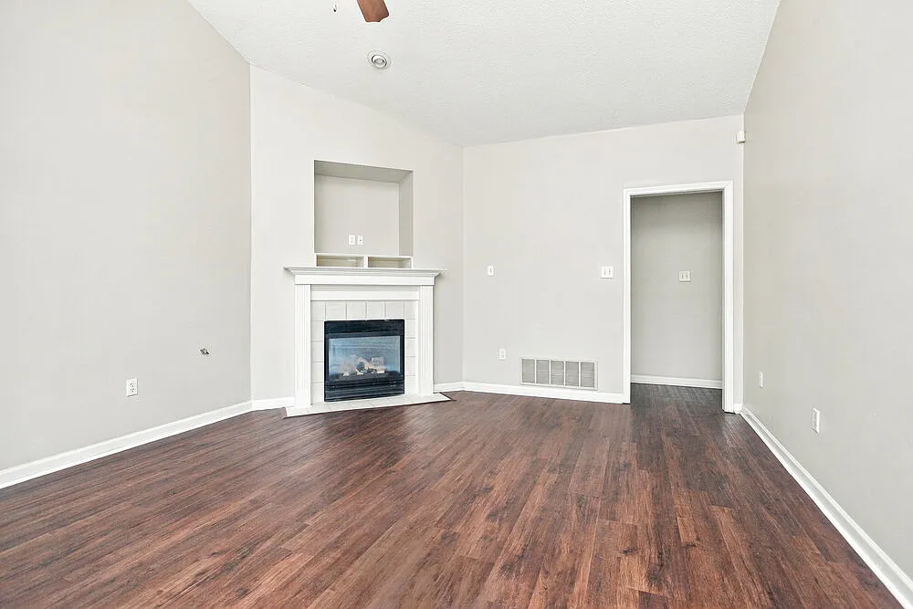 3 bed, 2.0 bath, 1713 sqft, $1,955 — Photo 4