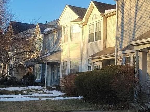 2nd image of 35 Beacon Ct