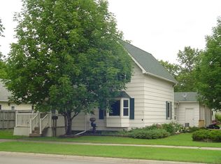 351 E 5th St, Grafton, ND 58237