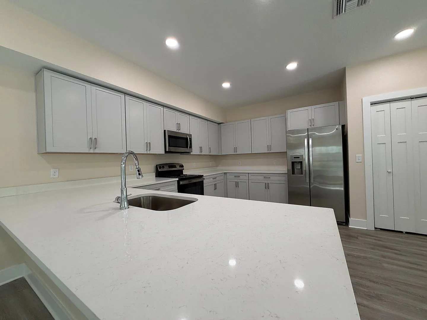 Brand New 4br / 4.5ba Home In Prime Nw Gainesville Location — Photo 4