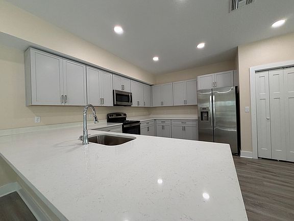 4th image of 4409 NW 31st Ave