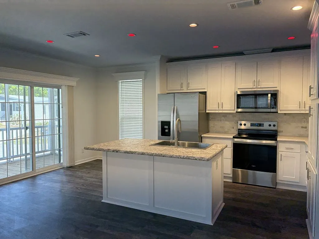 3 bed, 2.0 bath, 1460 sqft, $1,699 — Photo 4