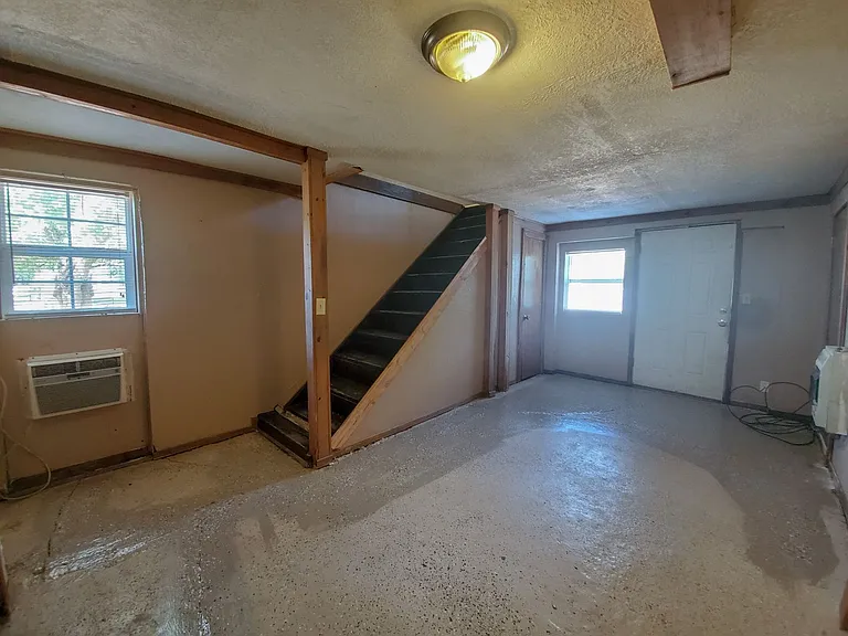 310 E Washington St — Photo 16