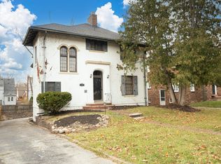 452 W Iroquois Rd, Pontiac, MI 48341