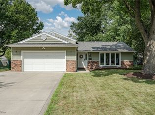 1896 Bromton Dr, Lyndhurst, OH 44124