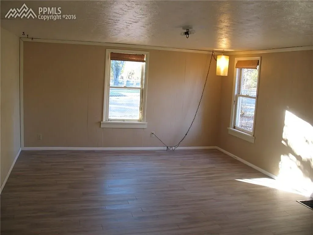 2 bed, 834 sqft, $1,600 — Photo 3