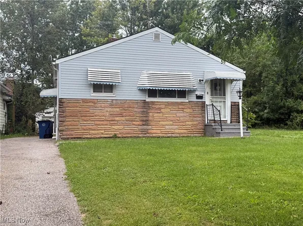 16813 Lipton Ave, Cleveland, OH 44128