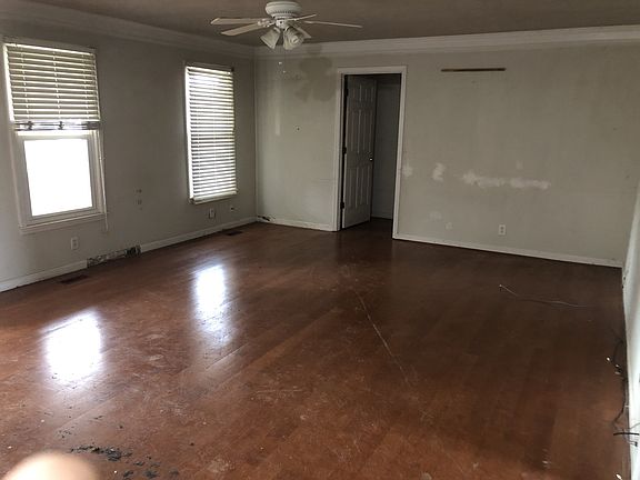 5th image of 2301 Valley Grove Dr