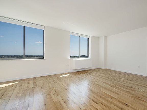 3rd image of 14736 94th Ave APT 13E