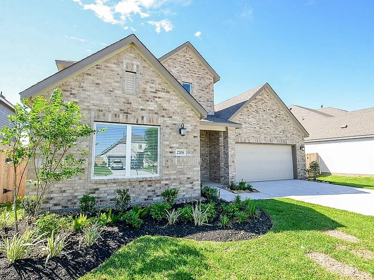 2708 Pine Bluff Dr — Photo 3