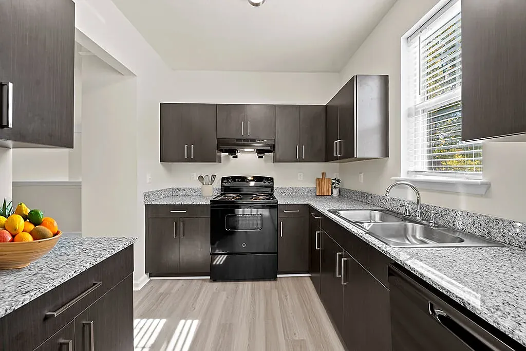 Grand Oaks Apartment Homes — Photo 2