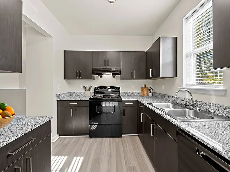 Grand Oaks Apartment Homes — Photo 2