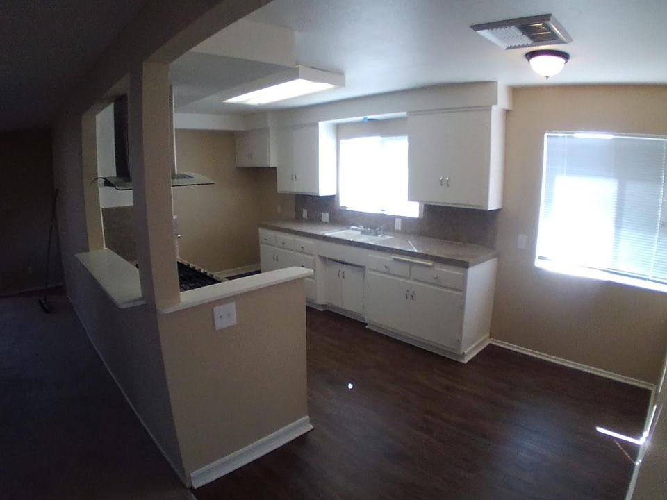 Kitchen/Dining area