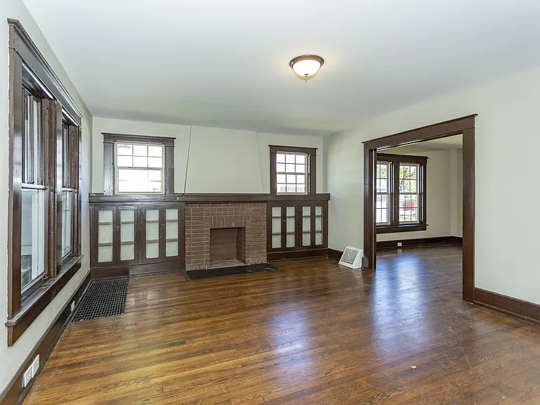 2715 Avenue H — Photo 32