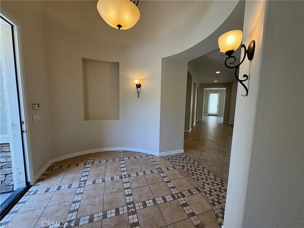 4 bed, 2.5 bath, 3346 sqft, $5,500 — Photo 4