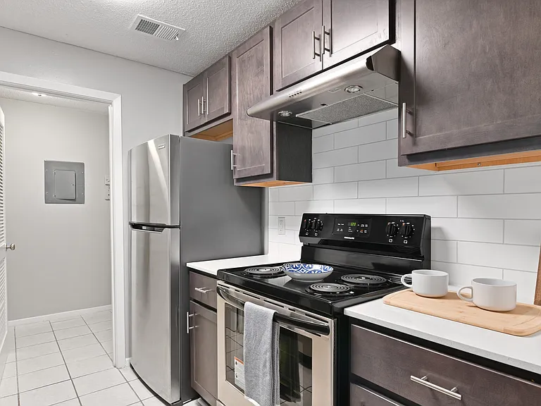 450 Waldan Cir — Photo 1