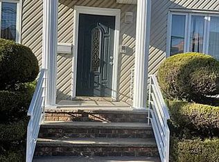 90-23 83rd Ave #1R, Ridgewood, NY 11385