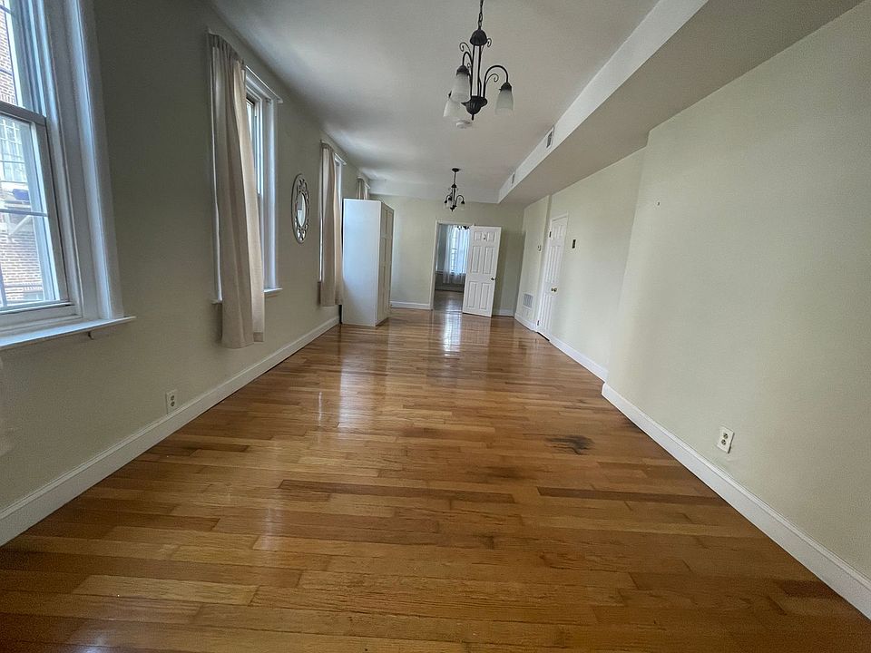 1st image of 934 E Moyamensing Ave