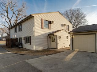 1648 8 1/2 St SE, Rochester, MN 55904