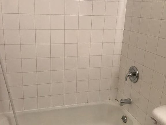 3rd image of 833 N Hawley Rd APT 4