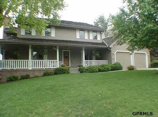 15610 Hickory St, Omaha, NE 68144