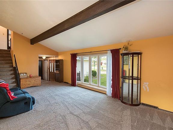 4th image of 383 Brantley Ln