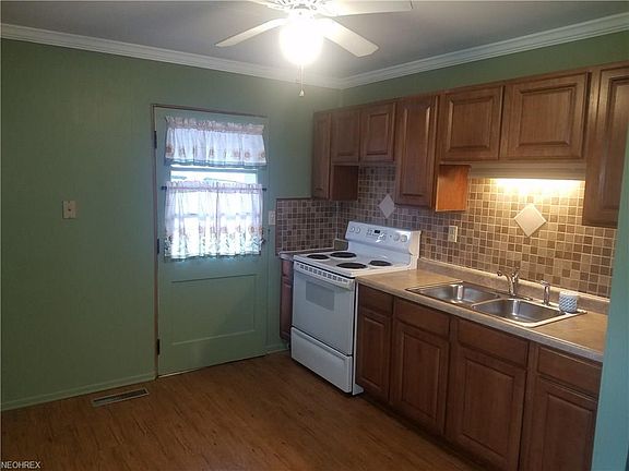 5th image of 2615 E 40th St