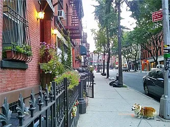 Rented by R New York