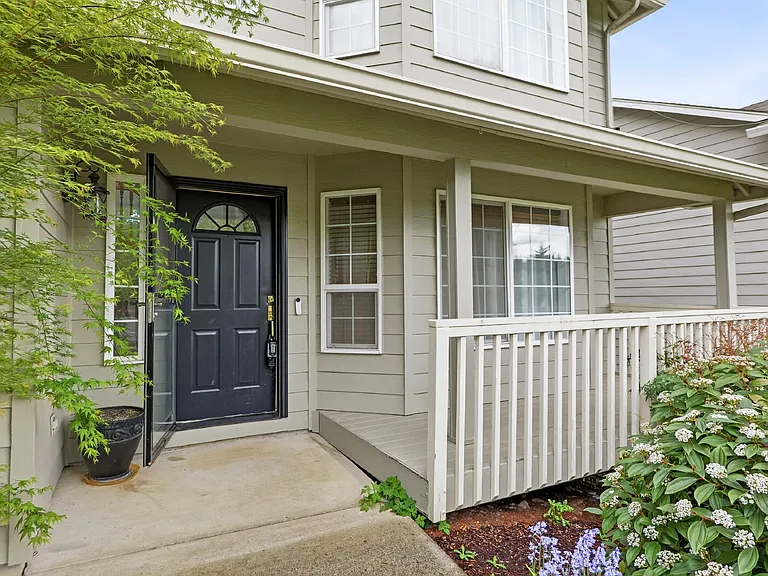 3521 NW Dahlia Dr — Photo 4