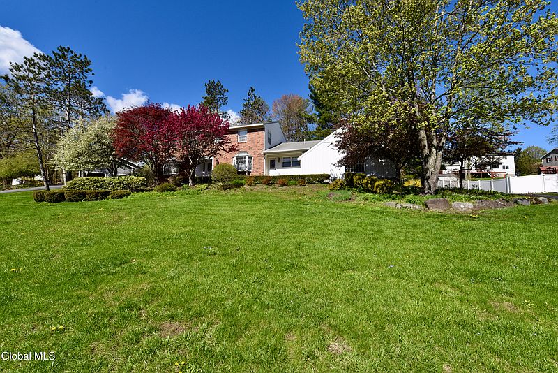 3rd image of 1205 Viewmont Drive