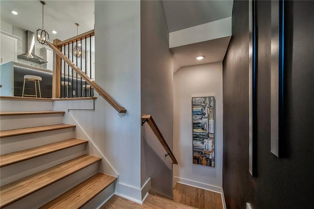 3 bed, 2700 sqft, $2,990 — Photo 4