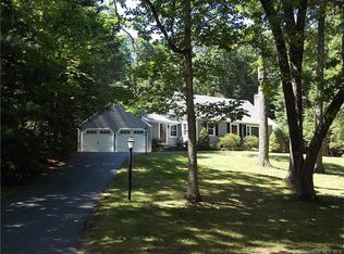 40 Fernwood Dr, Simsbury, CT 06070